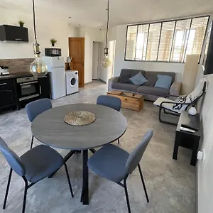 charmant-appartement-t2-au-coeur-de-bandol.fr-provencehotel.com/